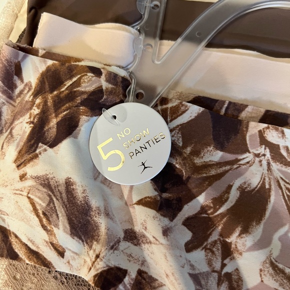 Danskin Intimates & Sleepwear Danskin Lace Back No Show Panties New